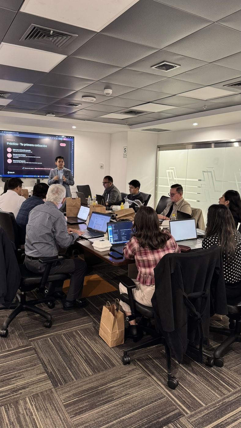 Sala completa durante un taller de Claude